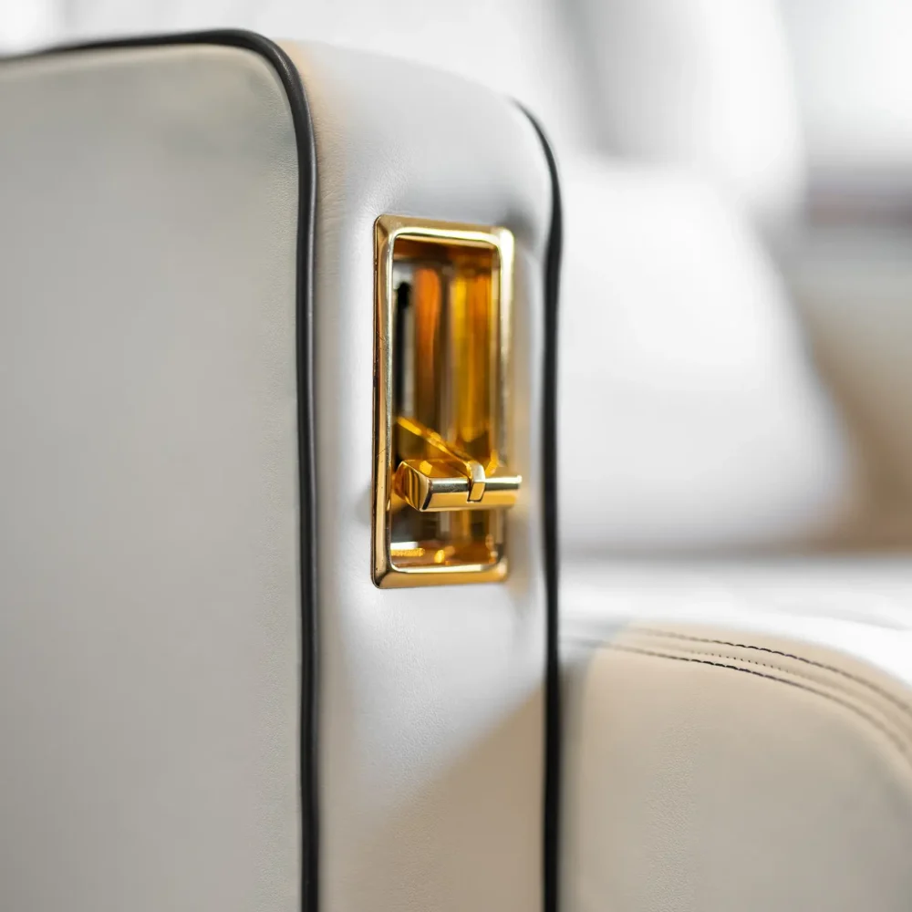 082_BBJ_AV_CC_26-06