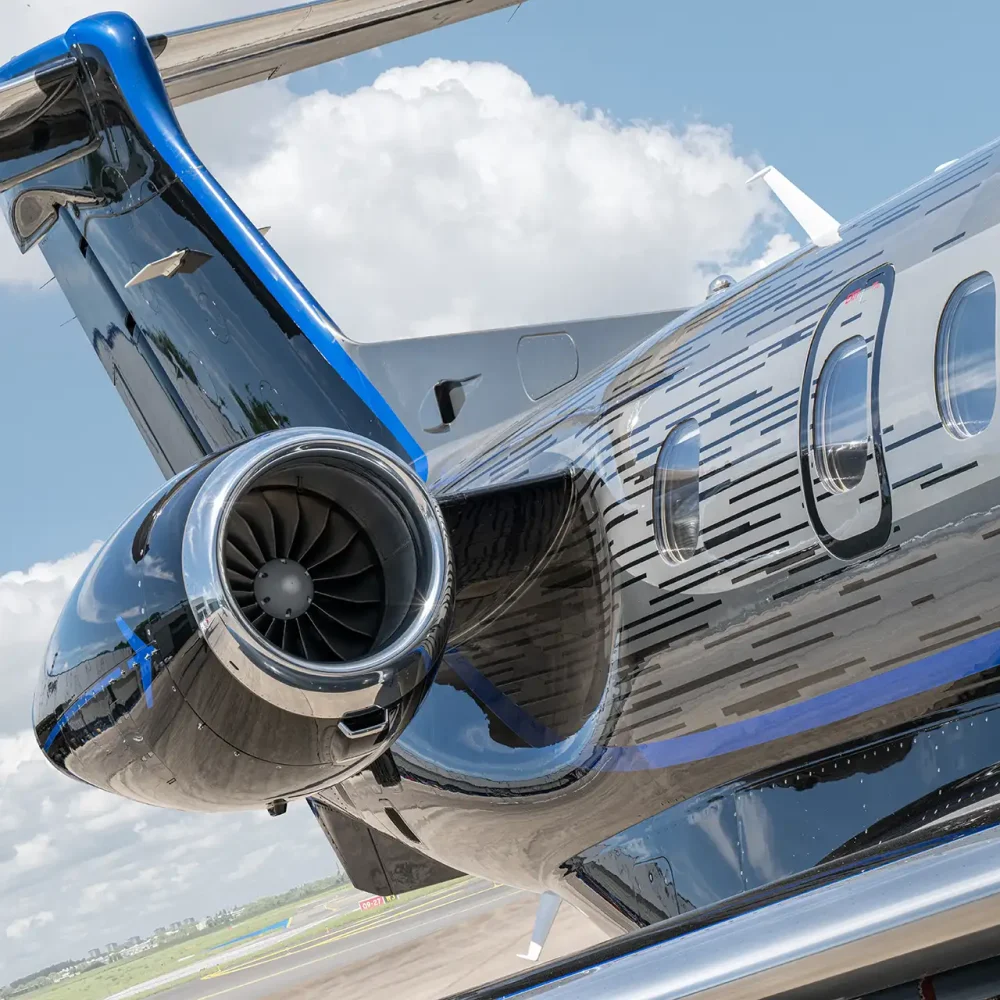 3472_Phenom300_2608_AV_CC